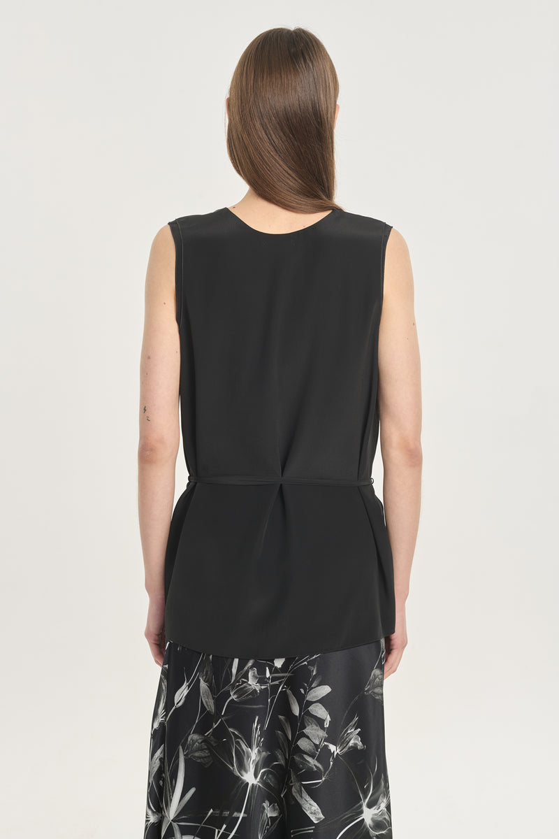 Black sleeveless two-layer top