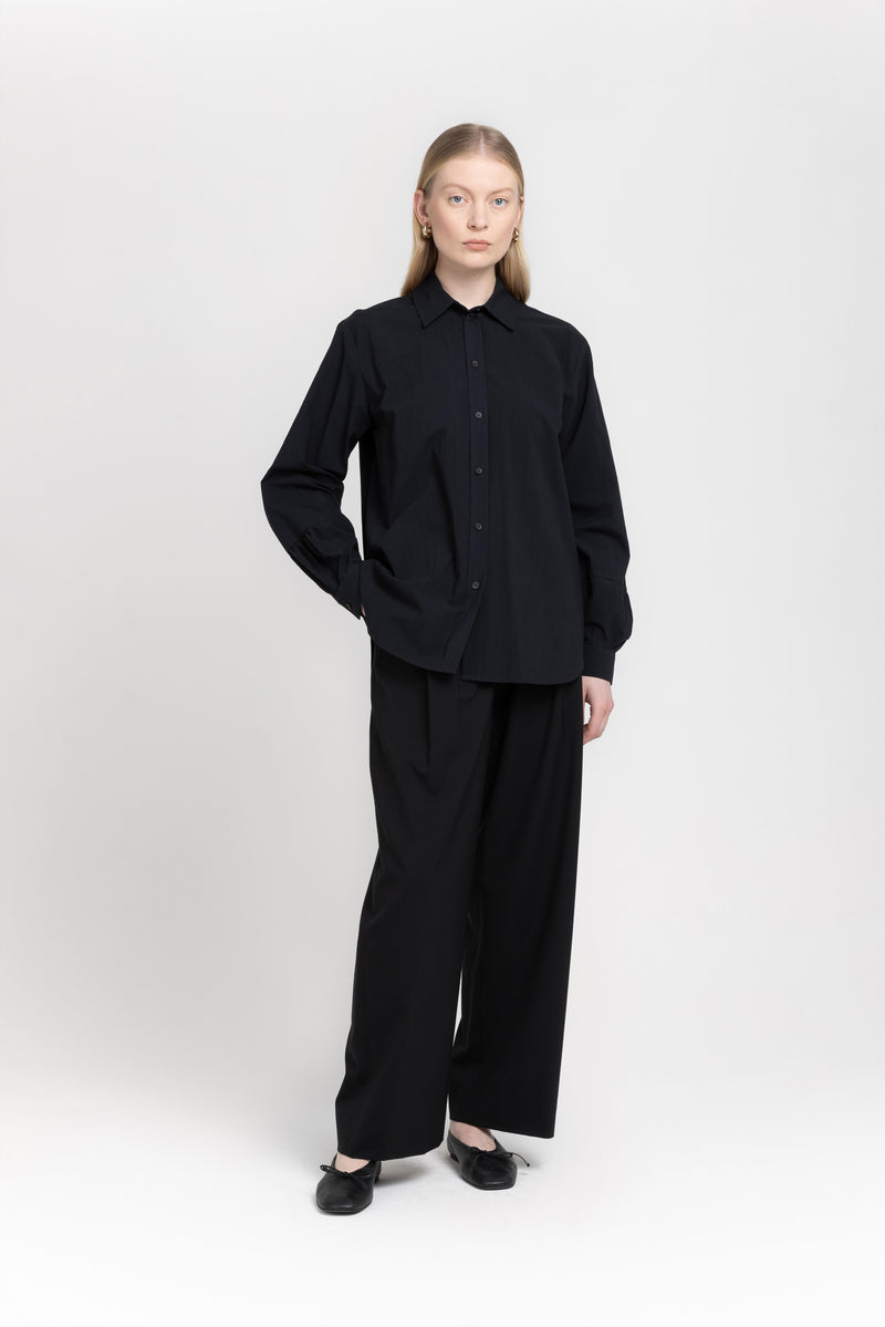 Black crinkle poplin lantern sleeve blouse