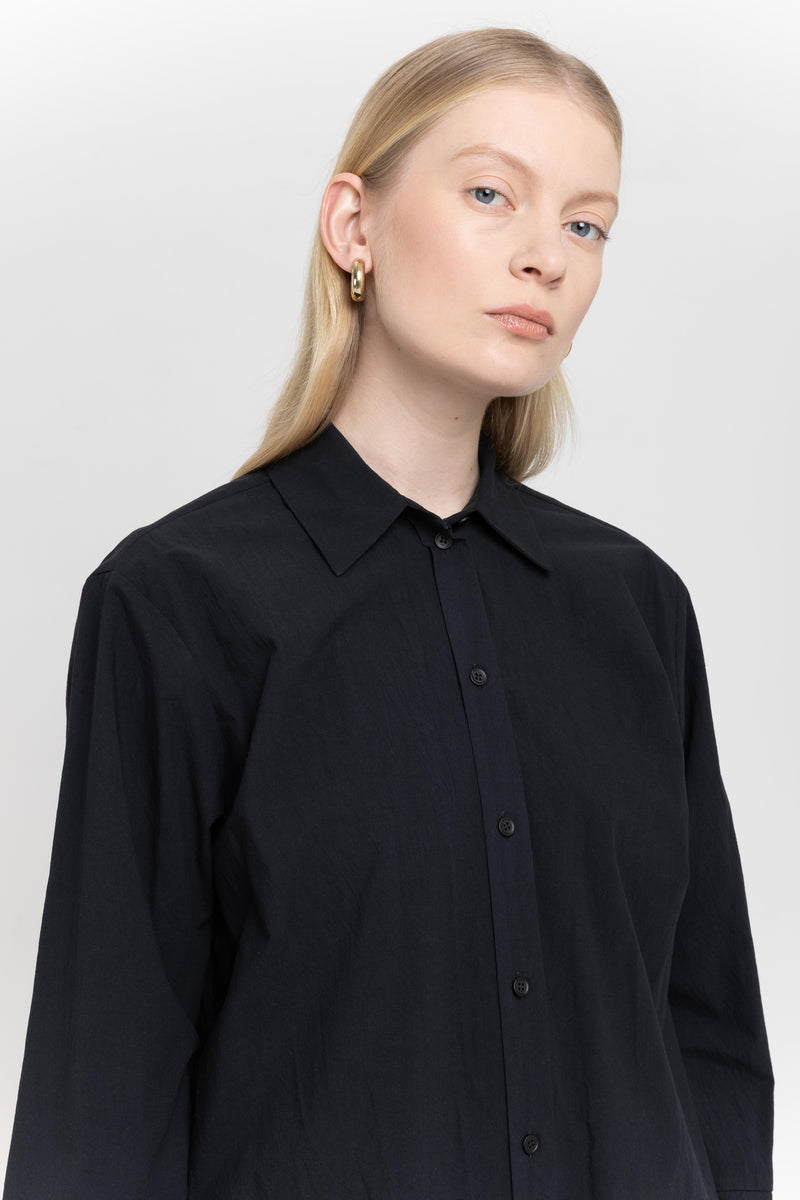 Black crinkle poplin lantern sleeve blouse
