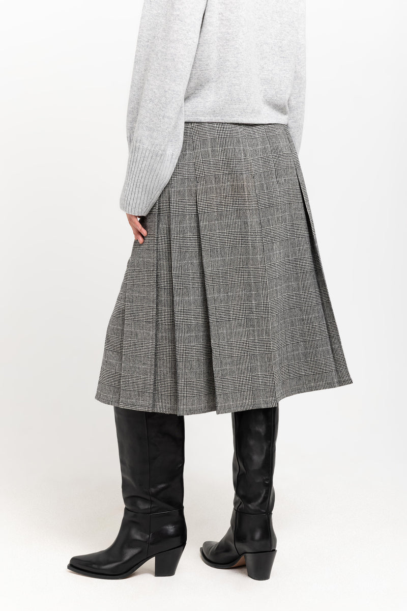 Black & white checkered wool pleated skirt