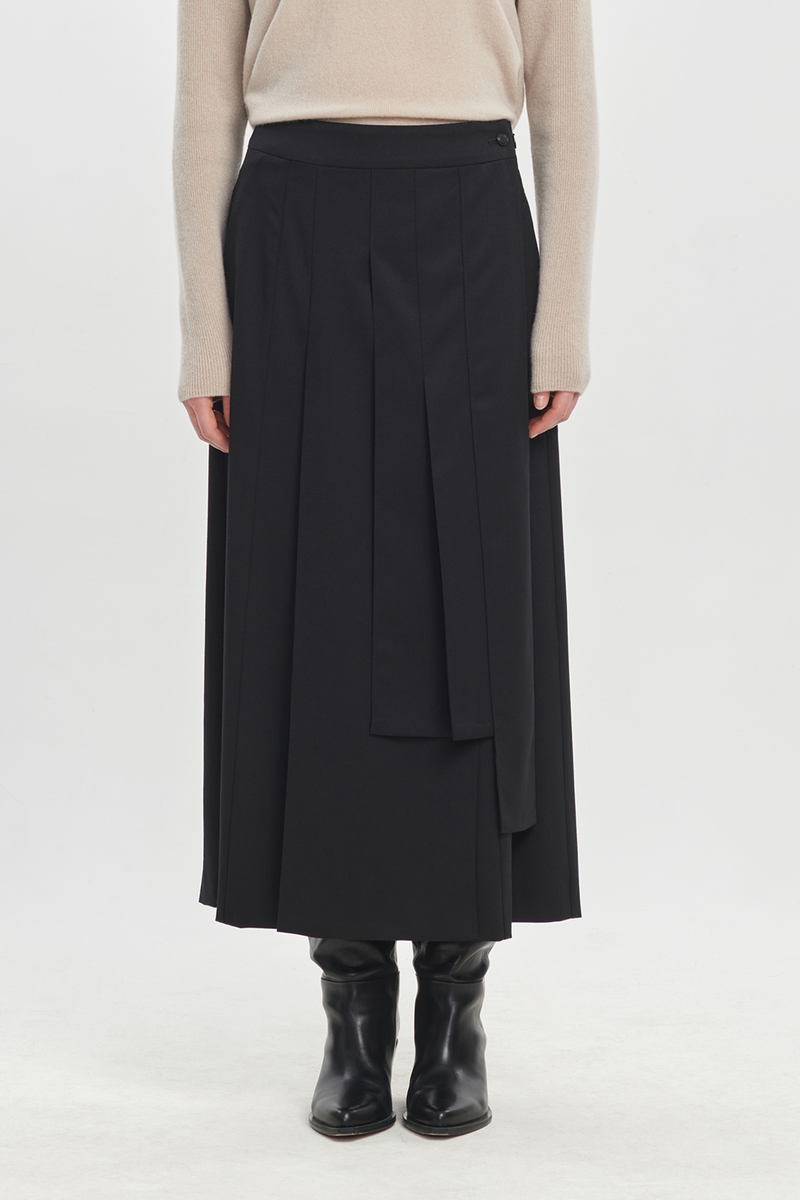 Black wool twill skirt-pants