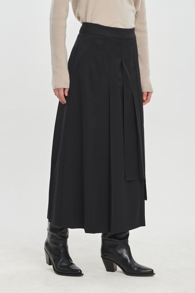 Black wool twill skirt-pants