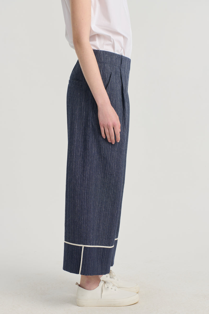 Blue textured cotton cropped pants