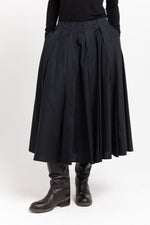 Black poplin voluminous skirt