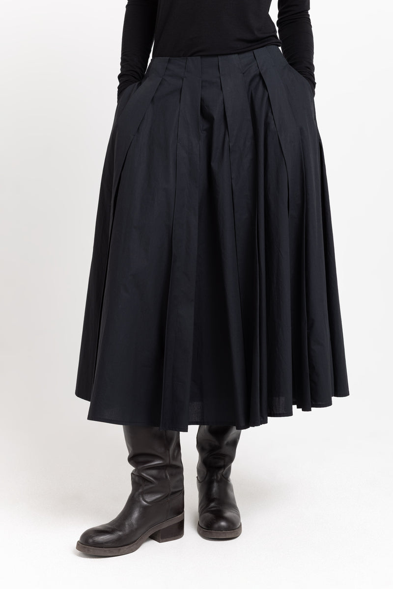 Black poplin voluminous skirt