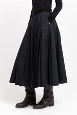 Black poplin voluminous skirt