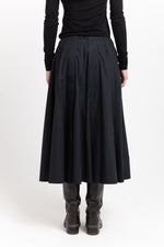 Black poplin voluminous skirt