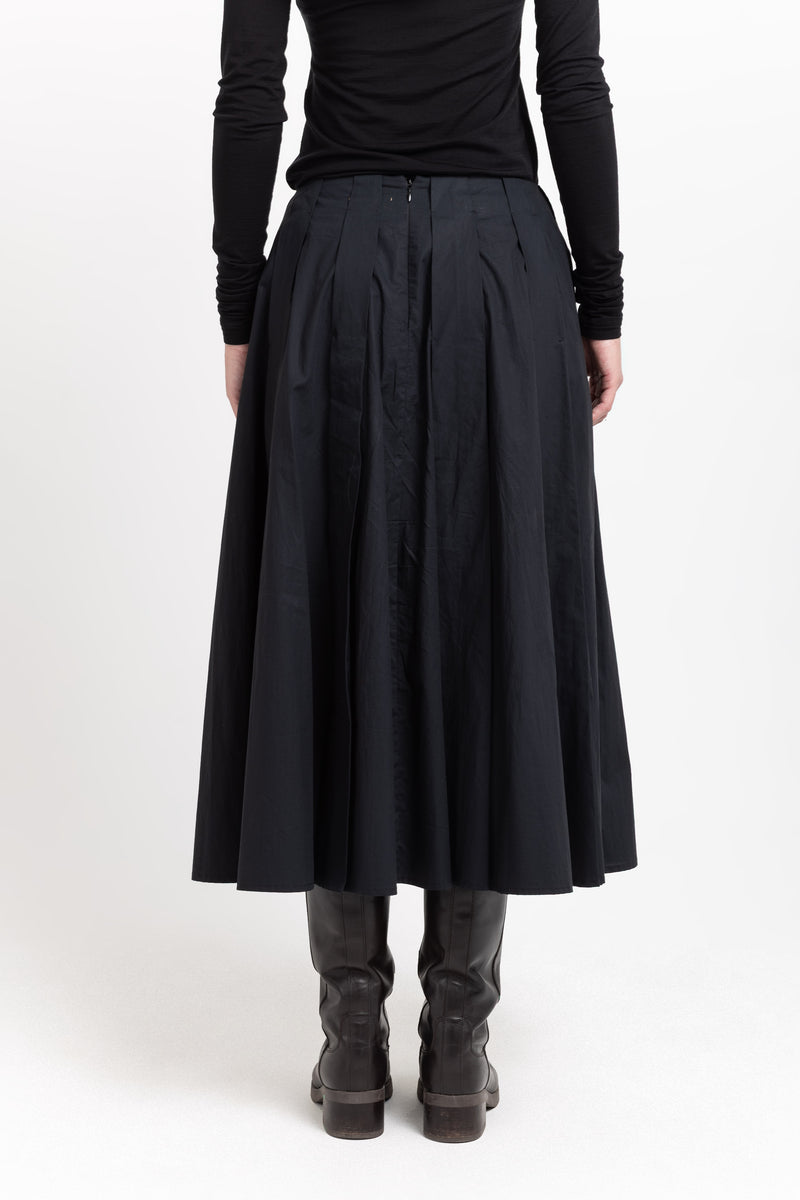 Black poplin voluminous skirt