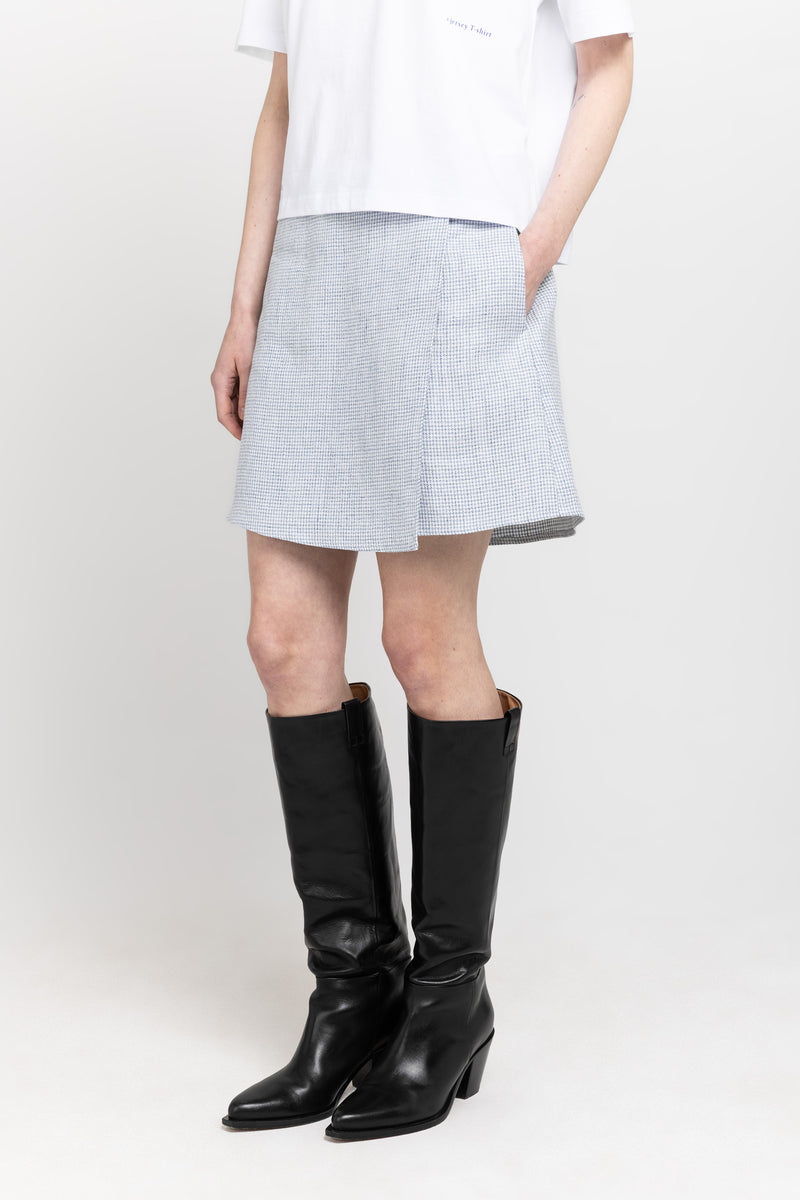 White & light blue pied de poule mini skort
