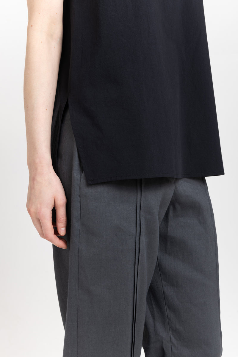 Black crinkle poplin sleeveless blouse